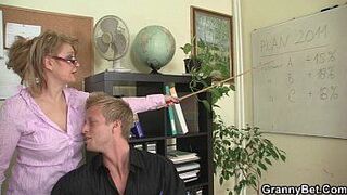 Mature office boss him fuck her hard - porn video