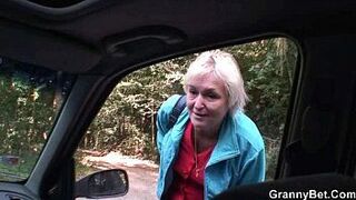 Old bitch gets nailed in the car by a stranger - porn video