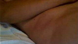 Aline se mansturbando na Webcam - porn video