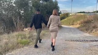 Miss Alessandra is so horny that she ends up failing Jesus Reyes in a field in broad daylight - porn video